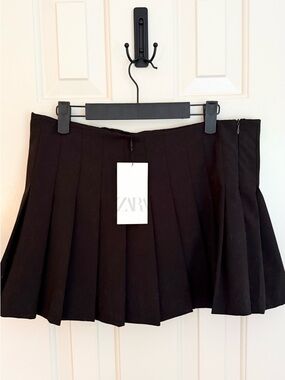 NWT ZARA Black Pleated Skort